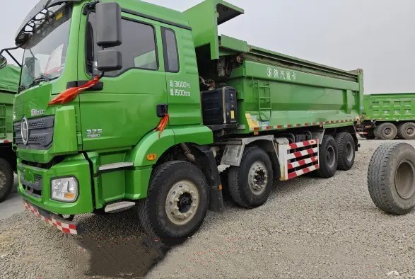 Used Diesel Trucks 12 Tires Standard Head Cabin 8×4 Drive Mode 375hp 2nd Hand SHACMAN Dump Truck