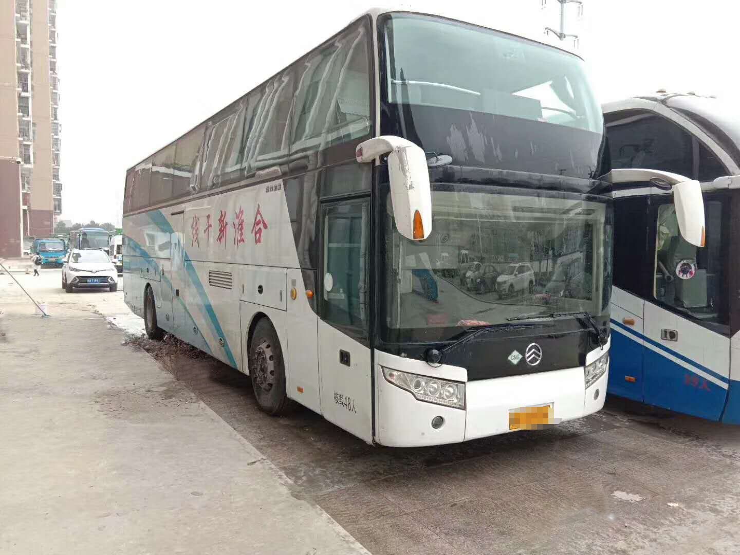 48 Seats CNG 12 Meters Second hand used coach bus 2013 year Airbag chassis with six new tires