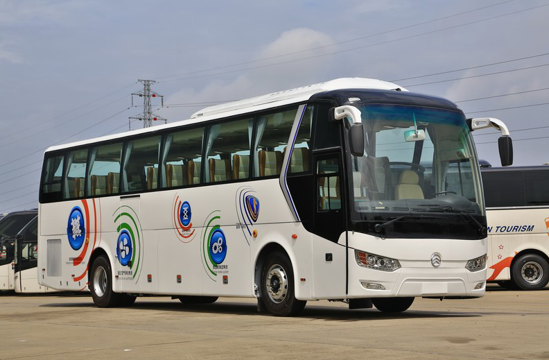 Xiamen Golden Dragon 47 Seats Second hand Used Coach Bus Diesel euro III Standard 2012 year