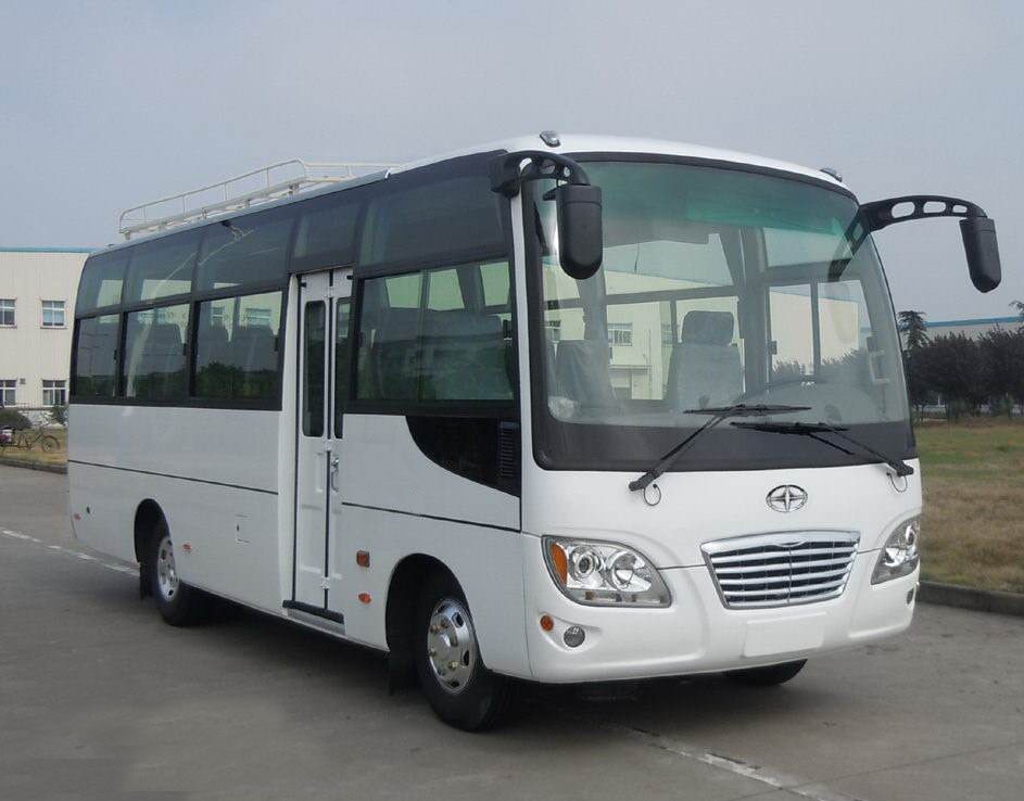 17 Seats Used Mini Bus Huaxin Brand 2012 Year 100 Km/H Max Speed For Tourism