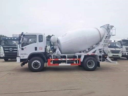 Dongfeng Used Truck Second Hand Cement Mixer Truck LHD 4x2 200hp Heavy Truck