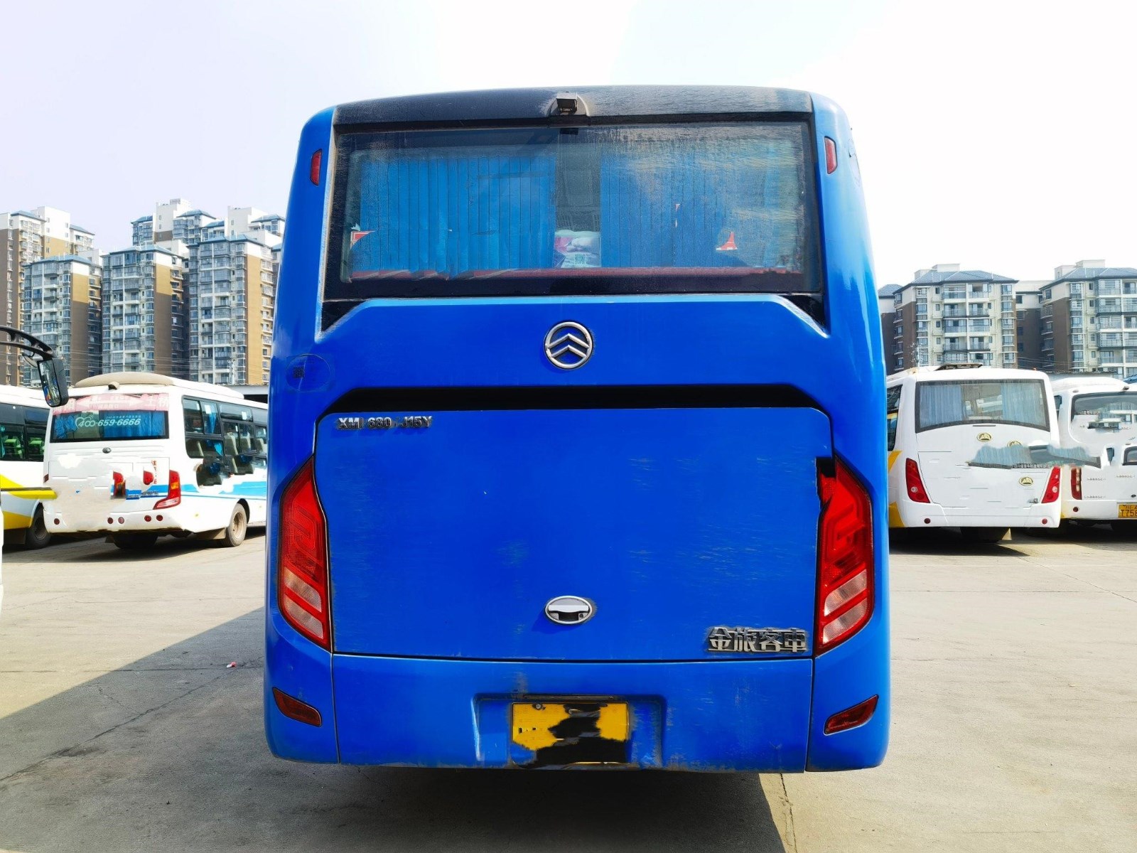 Used Bus Golden Dragon XML6870 Passenger Bus 30seats Airbag Chassis Yuchai Engine