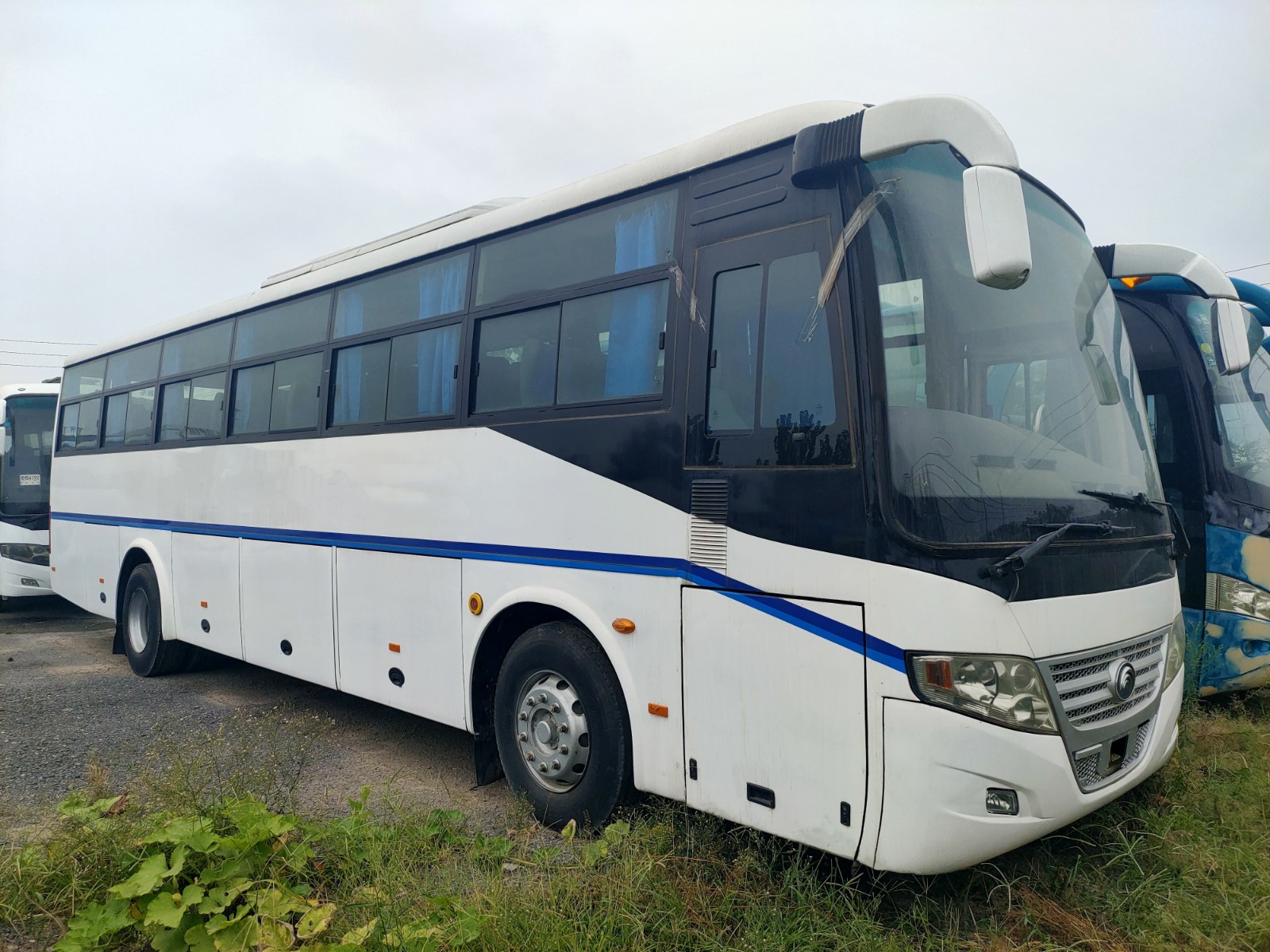 Right Hand Driving Used Luxury Buses Diesel Used  Coach Buses Used Tour Buses with High Facility