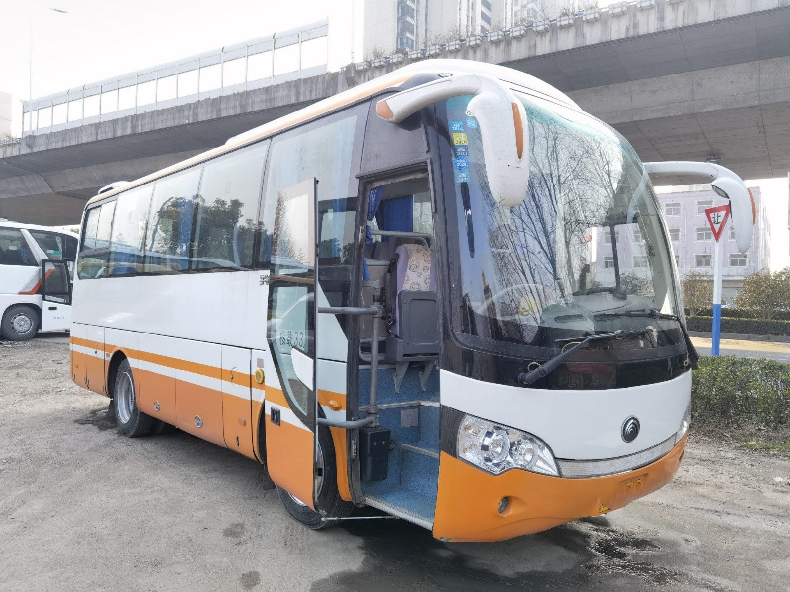 Second-hand Luxury Yutong Buses Used Diesel Public City Buses LHD Used Coach Buses In 2014 Year