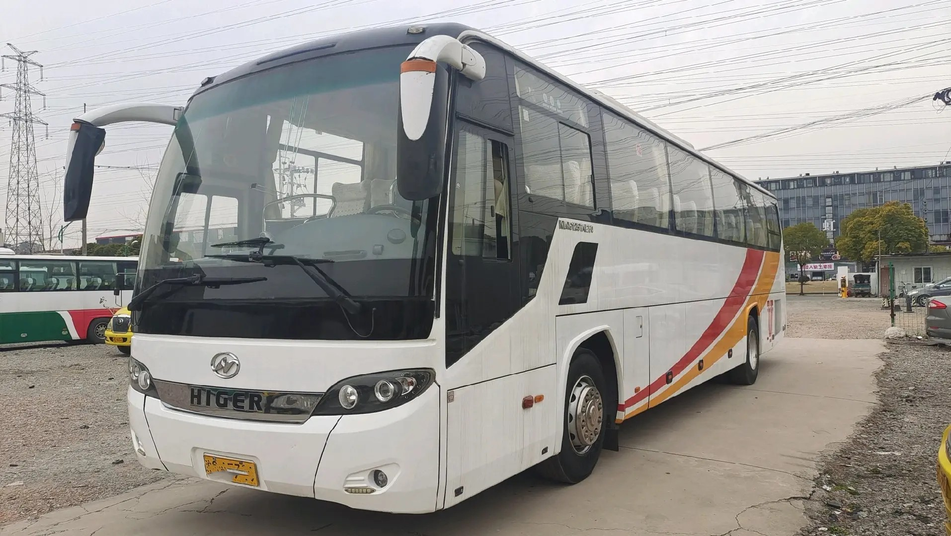 Used King Long Coaches 54 Seats Sealing Window 12 Meters Double Doors Yuchai Engine 2nd Hand Higer Bus KLQ6125