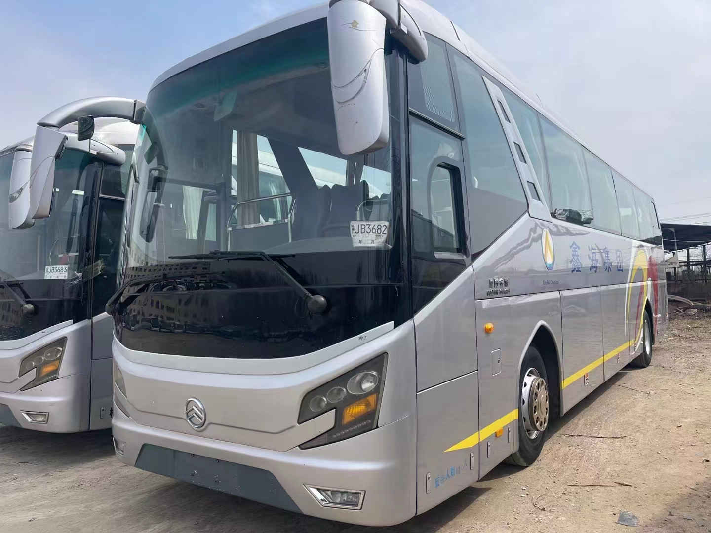 Second Hand Tourist Bus 48 Seats Big Luggage Compartment Double Doors 12 Meters Used Golden Dragon XML6126