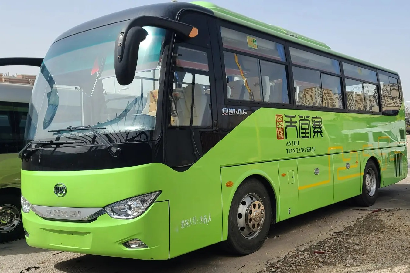 Used Bus And Coach Yuchai Engine Sliding window 36 Seats Middle Door Ankai Bus HFF6909