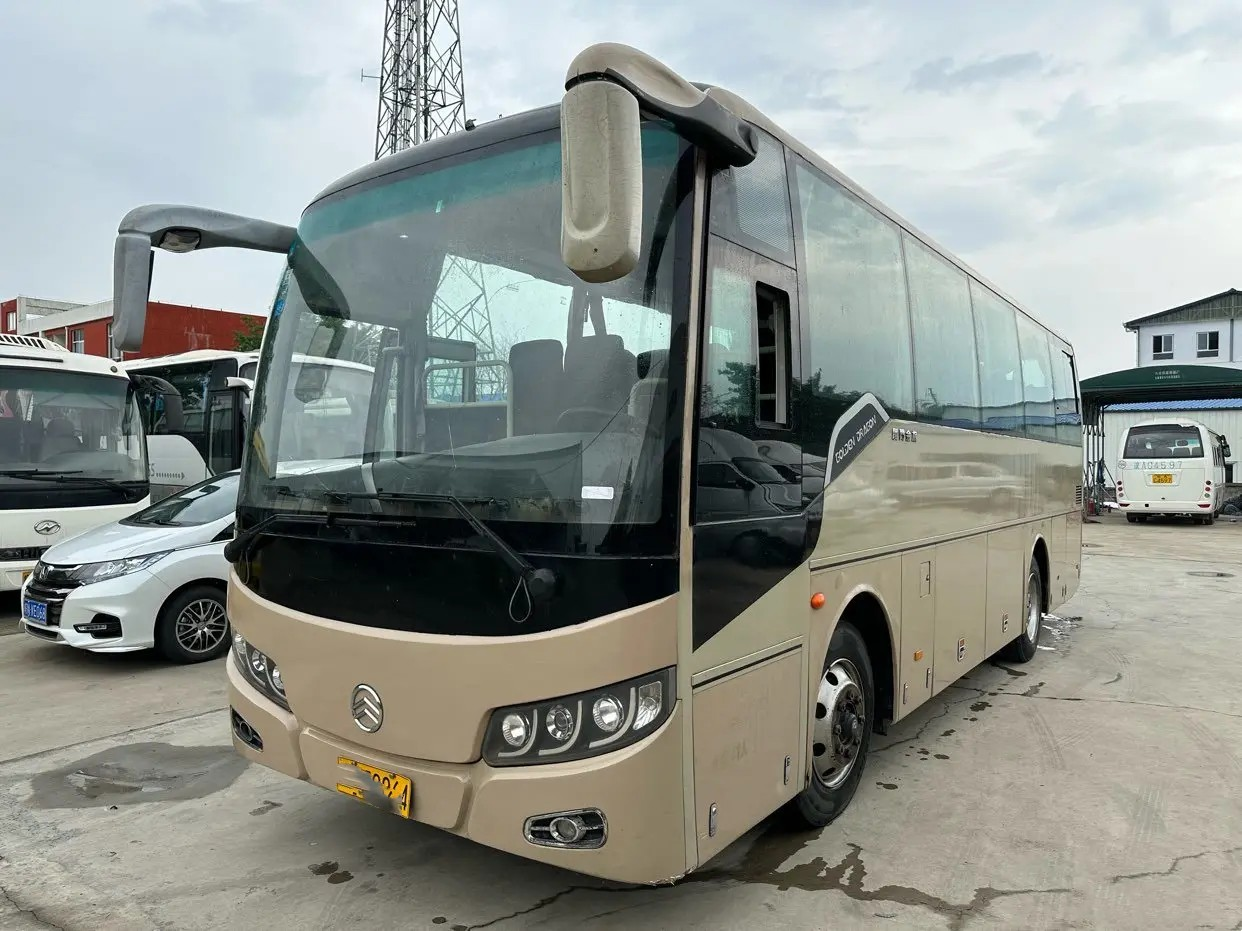 Used Rv Coaches Golden Dragon XML6897 EURO IV 41 Seats Left Hand Drive Yuchai Engine Luggage Compartment