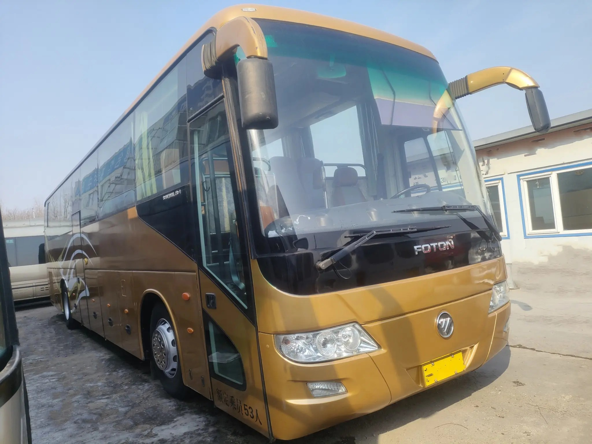 Used Luxury Bus Middle Door 53 Seats Second Hand Foton Bus BJ6120 Sealing Window Weichai Engine