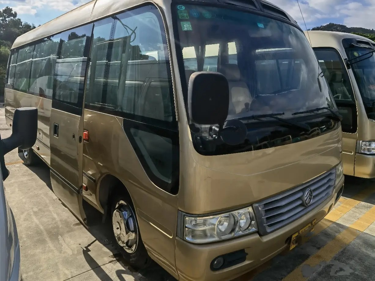 Used Commercial Bus Front Engine 28 Seats Ecternal Swinging Door Golden Dragon Bus XML6729