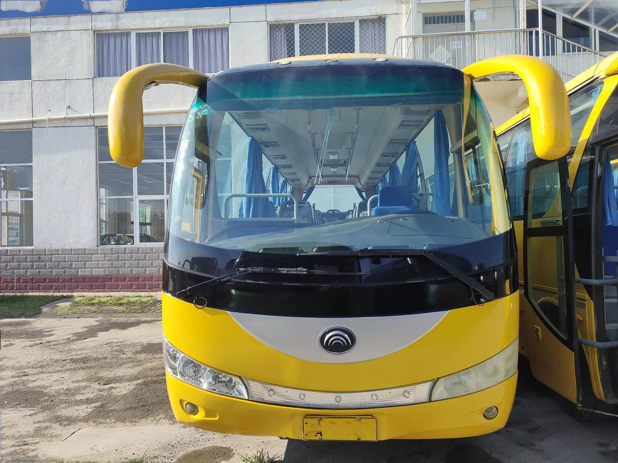 Used Passenger Coaches 30 Seats Yellow Color Yuchai Engine Second Hand Yutong Bus ZK6798