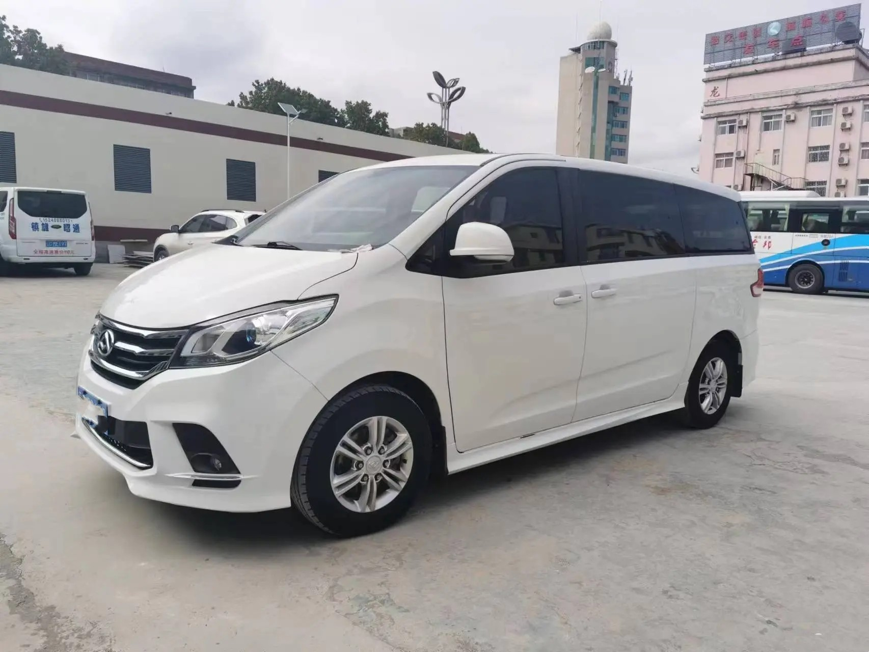 Used 8 Seater Minibus Multi-Purpose Vehicle MAXUS ZMA6456 5 Meters Front engine