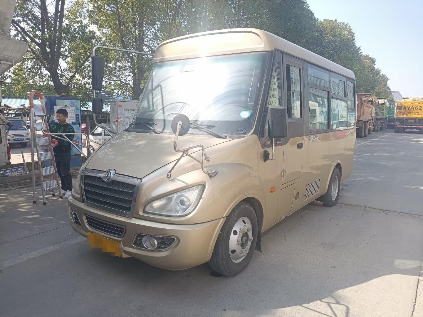 Second Hand Mini Van Front Engine Folding Gate Slidng Windows 14 Seats Used Dongfeng Mini Bus EQ6550